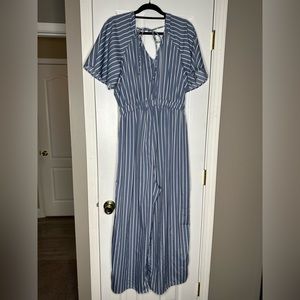 Indulge In Style Woman's Jumpersuit Size 2X
Lightweight Stripe Drawstring Waist